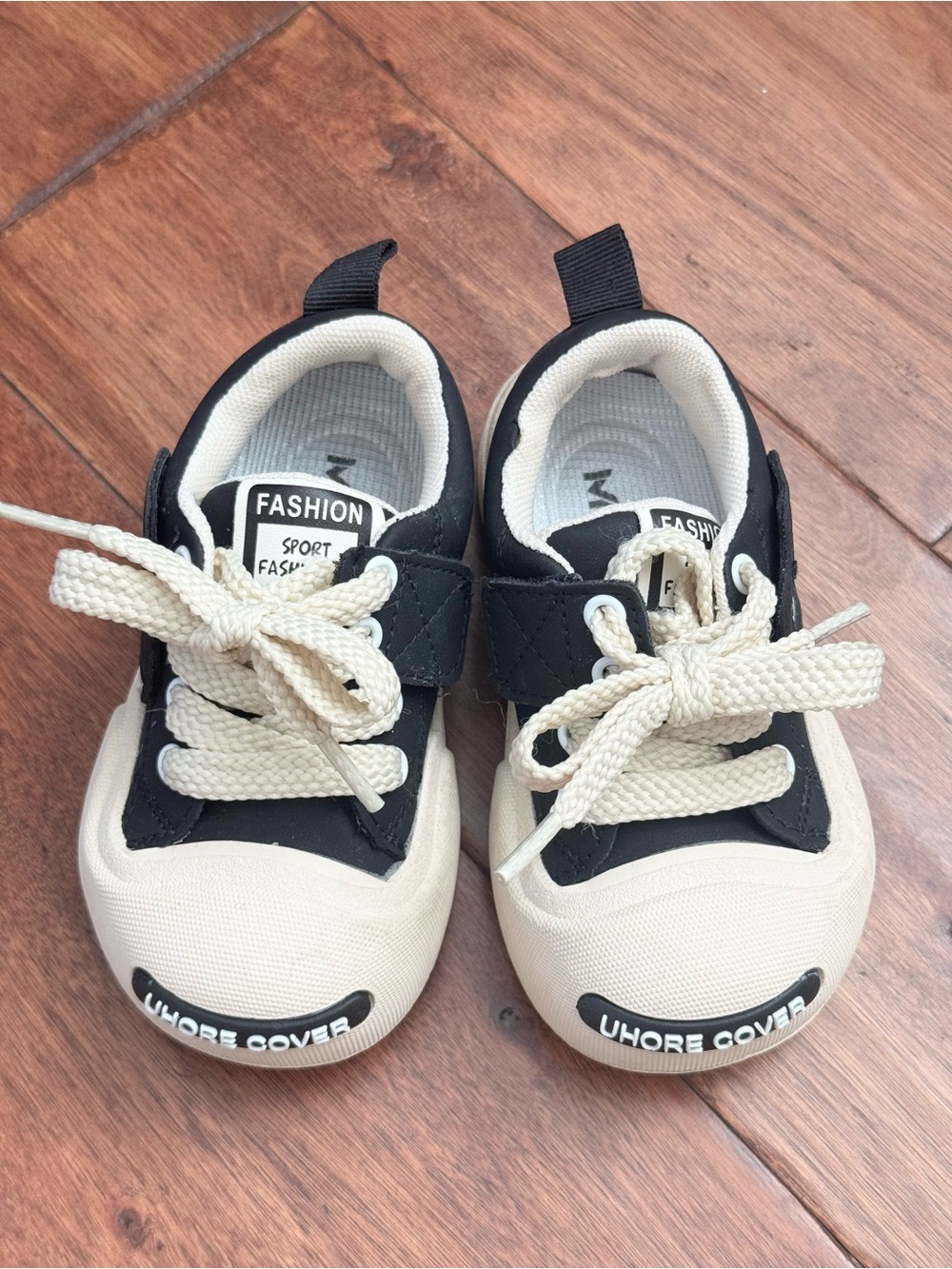 Kids velcro straps sneakers size 6 NWT